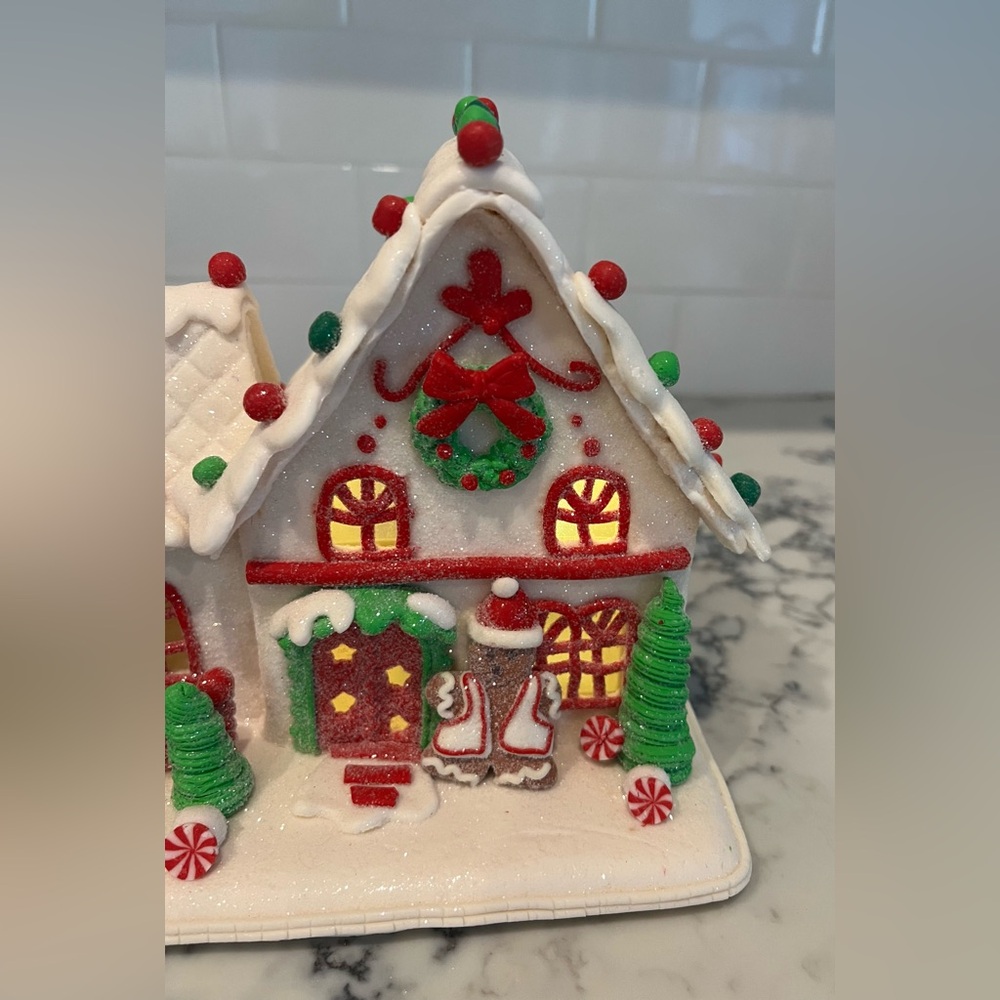 Valerie Parr Hill White Gingerbread House Illuminated Classic Retired - Picture 7 of 11